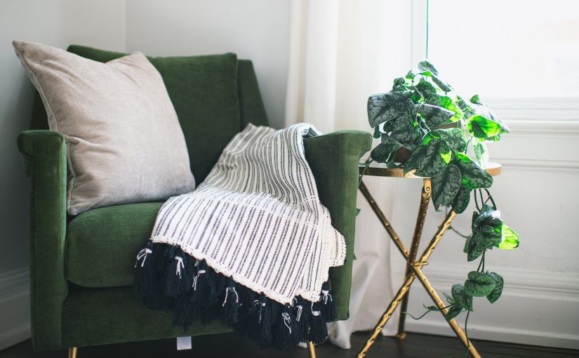 Jak poduszki dekoracyjne mogą odświeżyć wygląd mieszkania?